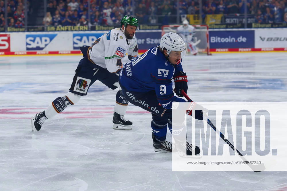 From left: Adam Smith (Eisbären Berlin), 4, Leon Gawanke (Adler Mannheim), 9 GER Adler Mannheim Eisbären Berlin Ice Hockey DEL Matchday 2 Season 2026–2027 20 09 2026 GER Adler Mannheim Eisbären Berlin Ice Hockey PENNY DEL Matchday 2 Season 2026–2027 209 20 2026 Mannheim