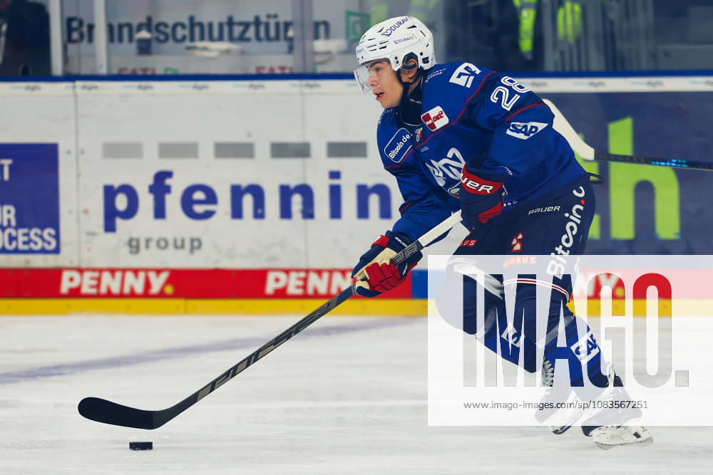 Alexander Ehl, Adler Mannheim, 28 with Puk GER Adler Mannheim Eisbären Berlin Ice Hockey DEL 2nd Matchday Season 2026–2027 September 20, 2026 GER Adler Mannheim Eisbären Berlin Ice Hockey PENNY DEL 2nd Matchday Season 2026–2027, September 20, 2026, Mannheim