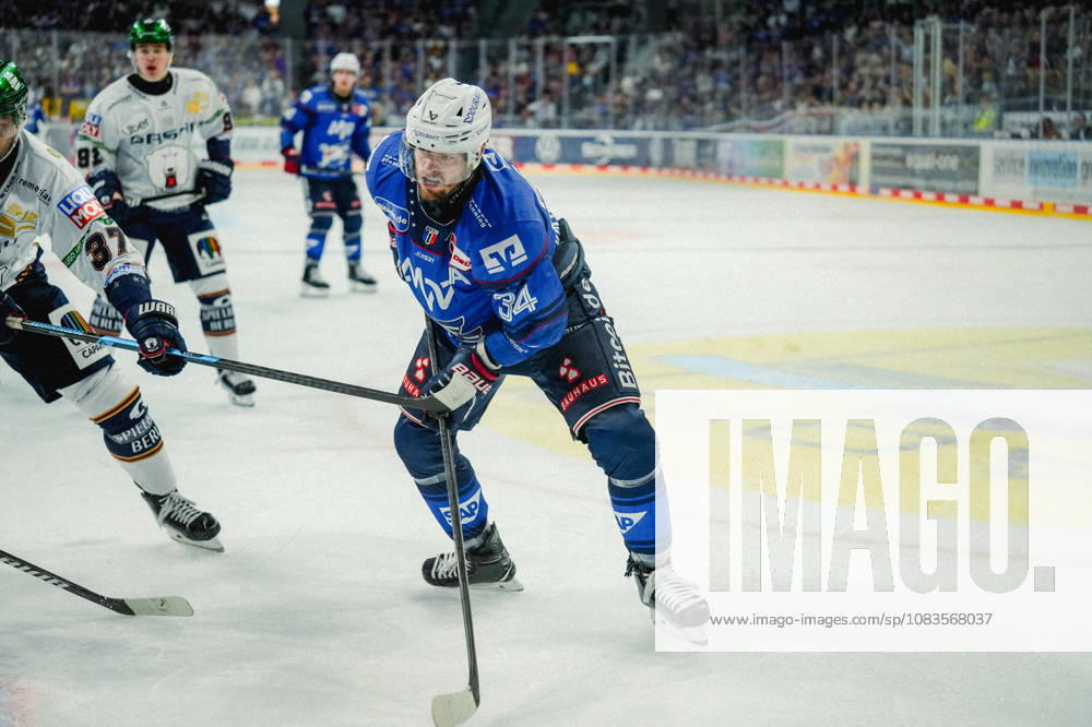 Penny DEL Ice Hockey, Adler Mannheim vs. Eisbären Berlin; goal by Tom Kühnhackl, Adler Mannheim