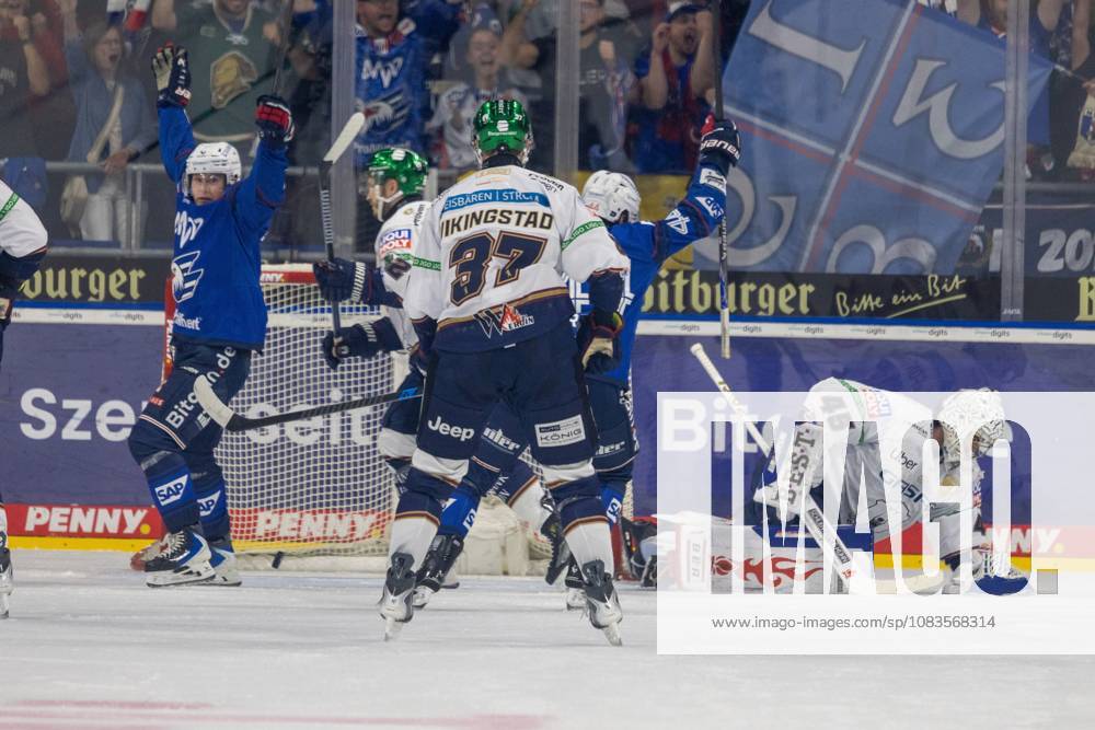 DEL, German Ice Hockey League, 2026–27 Season, Matchday 2: Adler Mannheim vs. Eisbären Berlin - Matthias Plachta, 22, Mannheim (not pictured), scores the tying goal to make it 2–2