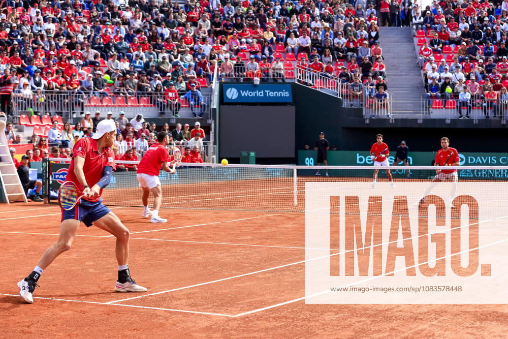 Tenis, Chile vs Espana. Copa Davis 2026. Los tenistas chilenos Tomas Barrios derecha y Alejandro Tabilo, devuelven la pelota, a Jaume Munar y Pedro Martinez de Espana durante el partido de dobles de la Copa Davis valido por la segunda ronda de clasificatorios para el Grupo Mundials, disputado en el Court Central Anita Lizana, Parque Estadio Nacional en Santiago de Chile. 20 09 2026 Pepe Alvujar Photosport Tenis, Chile vs Espana. Copa Davis 2026. Chilean tennis players Tomas Barrios right and Alejandro Tabilo return the ball to Jaume Munar and Pedro Martinez of Spain during the Davis Cup doubles match valid for the second round of qualifiers for the World Group, played at the Anita Lizana Central Court, National Stadium Park in Santiago, Chile. 20 09 2026 Pepe Alvujar Photosport Chile vs Espana dia 2, Copa Davis 2026