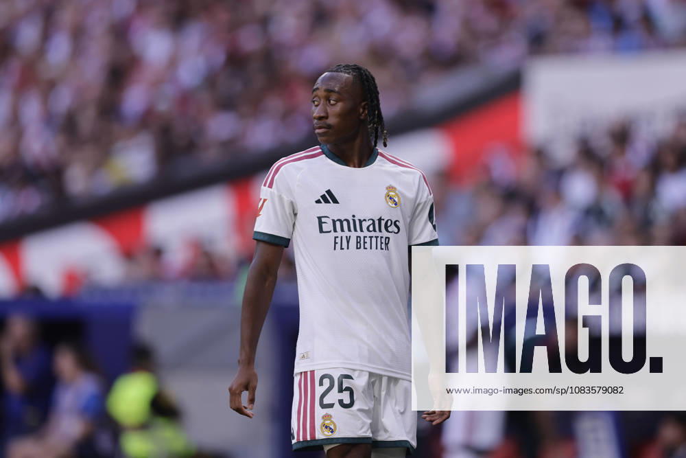 Yan Diomande of Real Madrid CF watches the LaLiga EA Sports match between Club Atlético de Madrid and Real Madrid CF at Riyadh Air Metropolitano on September 20, 2026, in Madrid, Spain. Photo by Manu Reino, DeFodi Images