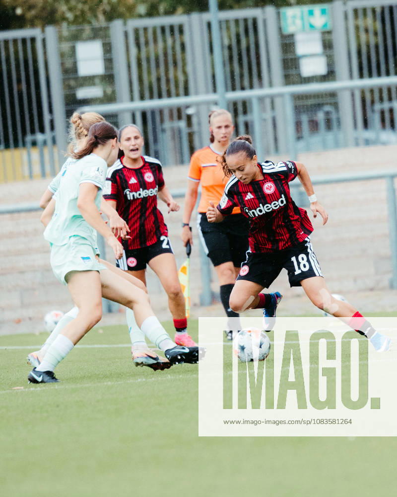 Women s Bundesliga 2, Eintracht Frankfurt II vs. Hertha BSC, Ela Demirbas of Eintracht Frankfurt U20 dribbling past opponents in Frankfurt