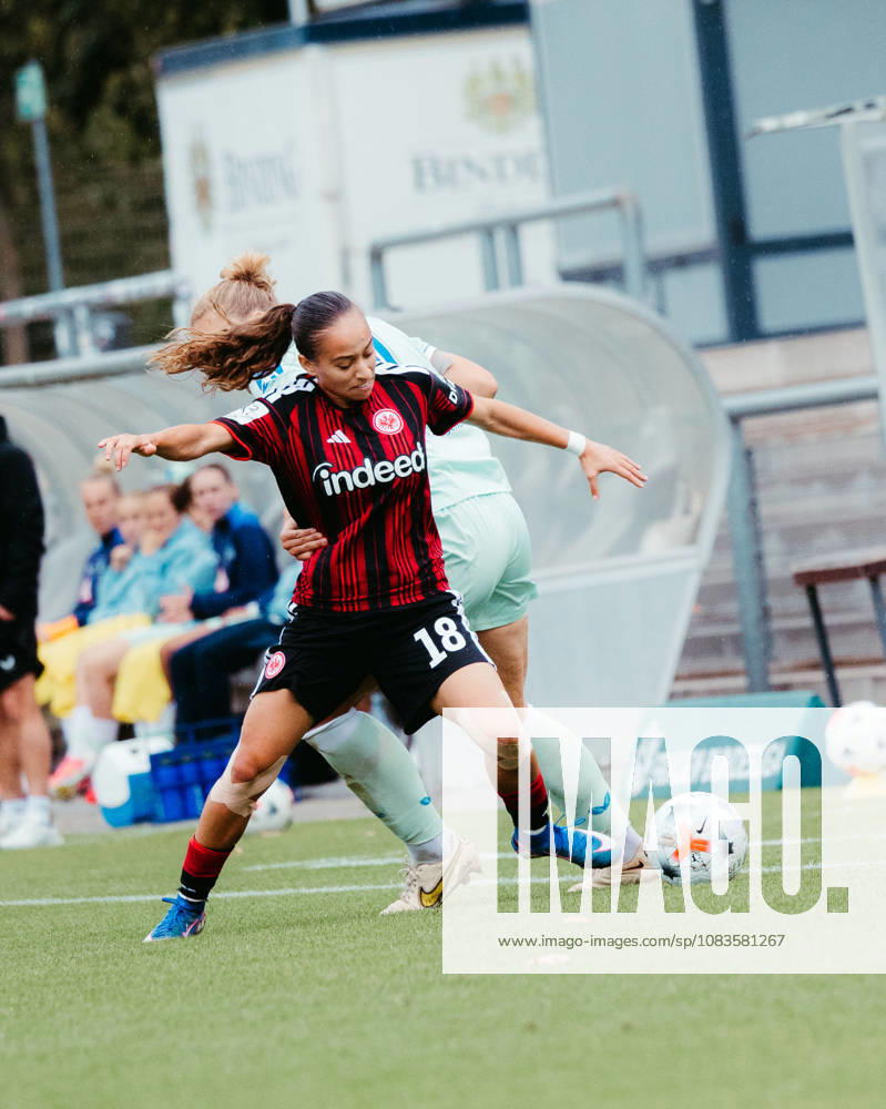 Women s Bundesliga 2, Eintracht Frankfurt II vs. Hertha BSC, Ela Demirbas of Eintracht Frankfurt U20 dribbling past opponents in Frankfurt