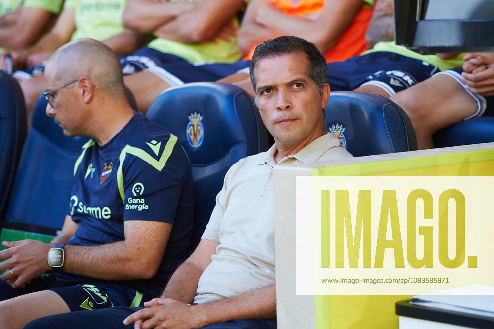 Head coach Luis Castro of Levante UD during the LaLiga EA Sports match between Villarreal CF and Levante UD at Estadio de la Cerámica on September 20, 2026, in Villarreal, Spain