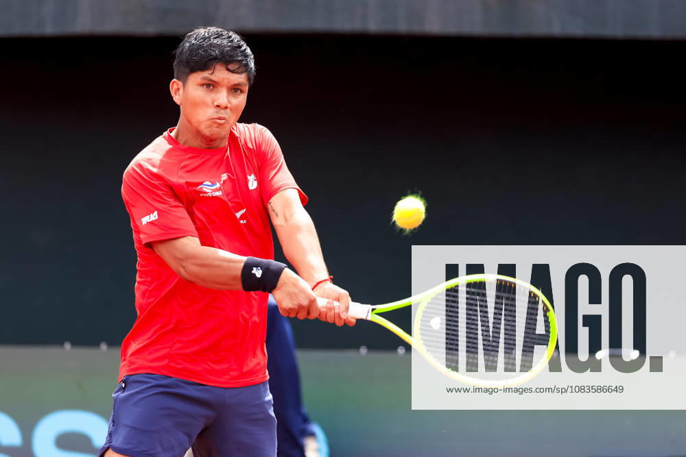 Tenis, Chile vs Espana. Copa Davis 2026. El jugador de Chile Matias Soto regresa la pelota frente a Martin Landaluce de Espana durante el partido de singles de la Copa Davis valido por la segunda ronda de clasificatorios para el Grupo Mundials, disputado en el Court Central Anita Lizana, Parque Estadio Nacional en Santiago de Chile. 20 09 2026 Pepe Alvujar Photosport Tenis, Chile vs Espana. Copa Davis 2026. Chilean player Matias Soto returns the ball to Spain s Martin Landaluce during the Davis Cup singles match valid for the second round of World Group qualifiers, played at the Anita Lizana Central Court, National Stadium Park in Santiago, Chile. 20 09 2026 Pepe Alvujar Photosport Chile vs Espana dia 2, Copa Davis 2026