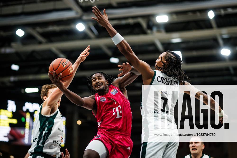 John Michael Wright of Telekom Baskets Bonn goes head-to-head with Marco Hollersbacher of the Gladiators Trier and Austin Crowley of the Gladiators Trier; Action: Vet Concept Gladiators Trier vs. Telekom Baskets Bonn, Basketball, easyCredit BBL, Matchday 2, 2026–2027 Season, September 25, 2026, Vet Concept Gladiators Trier vs. Telekom Baskets Bonn, Basketball, easyCredit BBL, Matchday 2, 2026–2027 Season