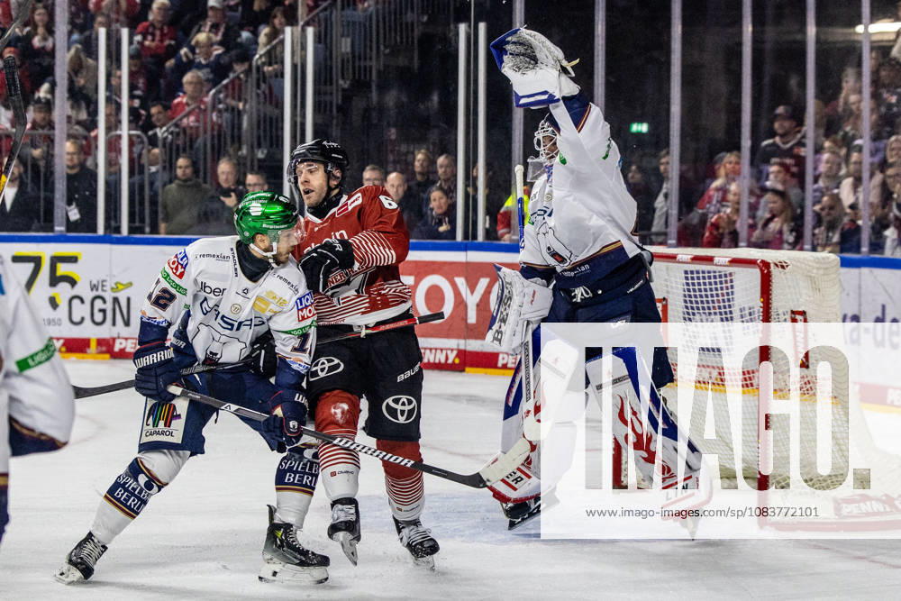Jack LaFontaine of Eisbaeren Berlin, 45, jumps into the air, Patrick Russell, Cologne Sharks, 63, Eric Mik, Eisbären Berlin, 12; Cologne Sharks vs. Eisbären Berlin, ice hockey, Penny DEL, Matchday 03, 2026–2027, September 25, 2026, Cologne Sharks vs. Eisbären Berlin, Ice Hockey, Penny DEL, Matchday 03, 2026–2027, September 25, 2026, Cologne