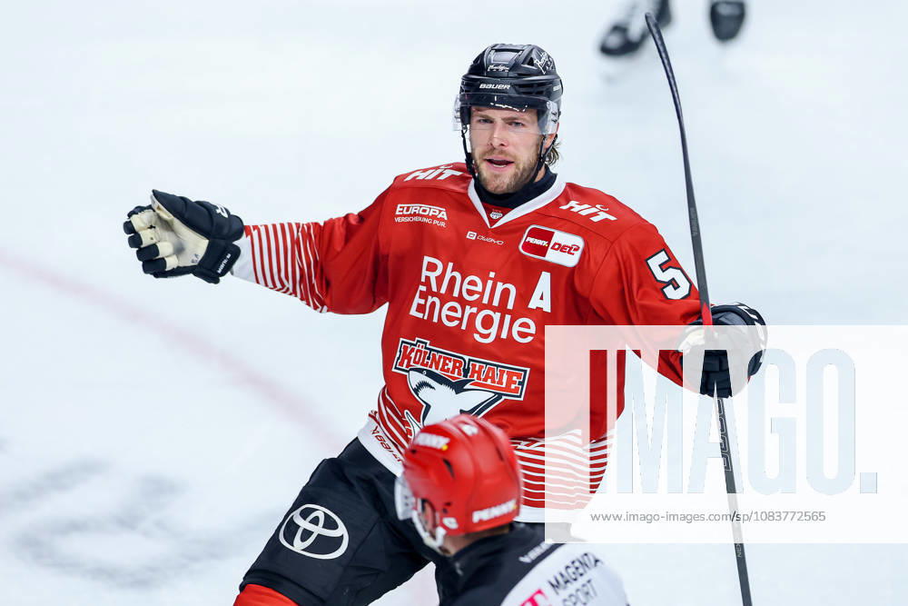 Hockey, DEL, Kölner Haie vs. Eisbären Berlin, Matchday 3, 2026–27 season, Lanxess Arena, Cologne. Celebrations after the goal that tied the game at 2–2, scored by Brady Austin of the Kölner Haie. 57, North Rhine-Westphalia, Germany