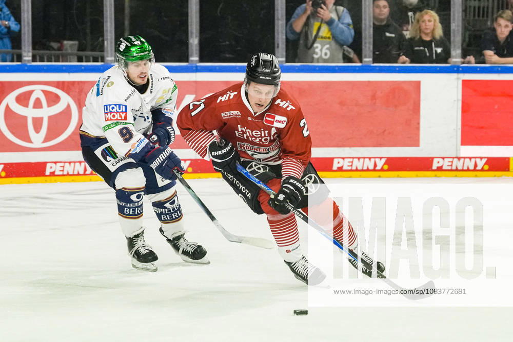 Ice Hockey: Penny DEL, Matchday 3—Cologne Sharks vs. Berlin Eisbären on September 25, 2026, at the Lanxess Arena in Cologne; Ty Ronning (Berlin), on the left, Juhani Tyrväinen (Cologne); on the right, According to the regulations of the DEL (German Ice Hockey League), the publication and reuse of the footage in electronic media and on devices of any kind during the game is not permitted.