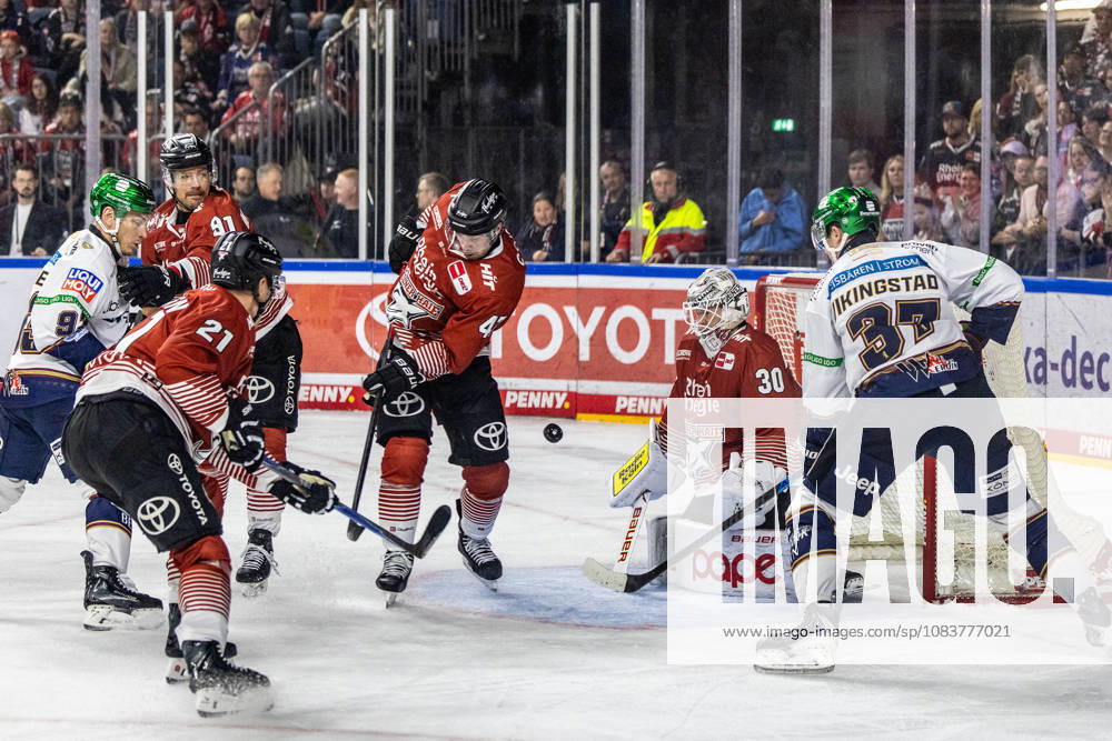 Markus Vikingstad, Eisbären Berlin, 37, vs. Janne Juvonen, Kölner Haie, 30, Veli Matti Vittasmaki, Kölner Haie, 47, Juhani Tyrvainen, Cologne Sharks, 21, in front of his goal; Cologne Sharks vs. Eisbären Berlin, ice hockey, Penny DEL, Matchday 03, 2026–2027, September 25, 2026, Kölner Haie vs. Eisbären Berlin, ice hockey, Penny DEL, Matchday 03, 2026–2027, September 25, 2026, Cologne