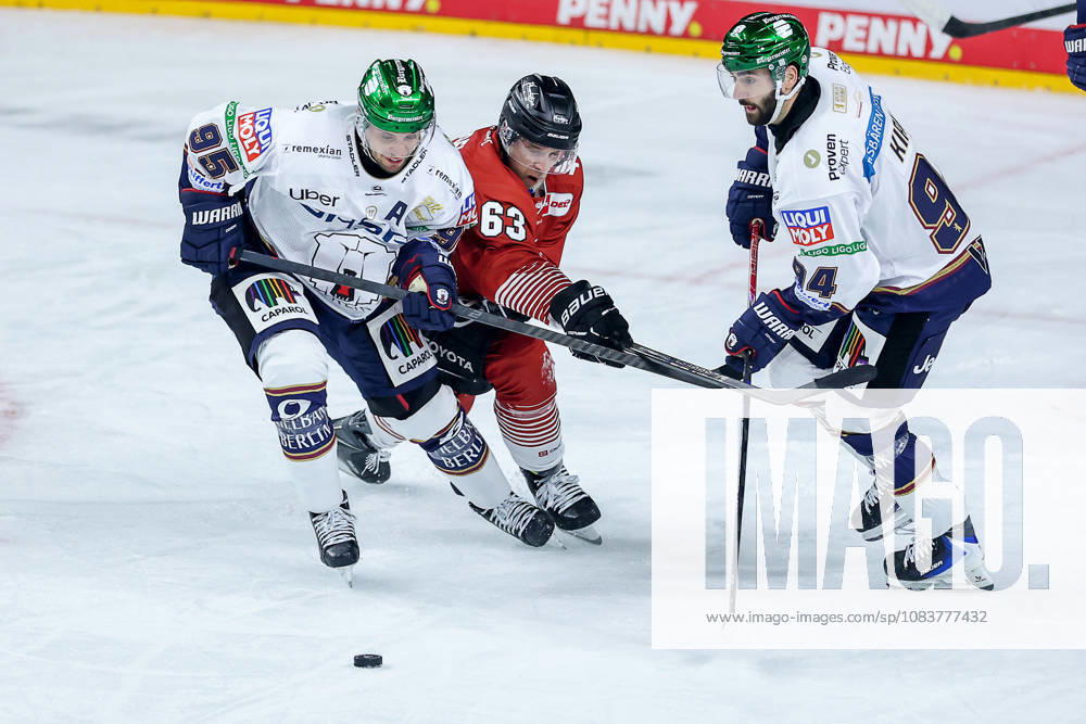 Ice Hockey, DEL, Kölner Haie vs. Eisbären Berlin, Matchday 3, 2026–27 Season, Lanxess Arena, Cologne: Frederik Tiffels (Eisbären Berlin, 95) and Liam Kirk (Eisbären Berlin, 94) in a one-on-one battle against Patrick Russell (Kölner Haie, 63), North Rhine-Westphalia, Germany