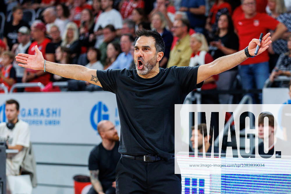 Jesus Ramirez, BMA365 Bamberg Baskets, Coach, single image, single photo, portrait, celebrating, celebration, positive emotions, positive emotion, BMA365 Bamberg Baskets vs. MHP RIESEN Ludwigsburg, basketball, easyCredit BBL, Matchday 3, September 26, 2026, BMA365 Bamberg Baskets vs. MHP RIESEN Ludwigsburg, basketball, easyCredit BBL, Matchday 3, September 26, 2026, Bamberg