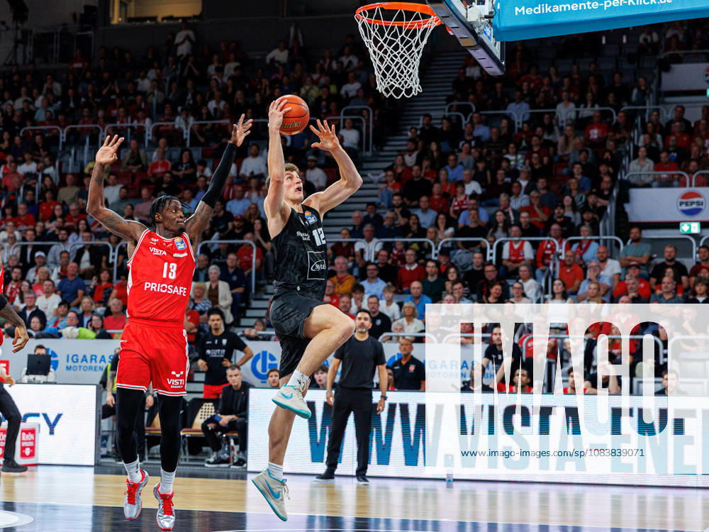 Trevon Scott, BMA365 Bamberg Baskets, 13; Patrick Cartier, MHP Riesen Ludwigsburg, 12; BMA365 Bamberg Baskets vs. MHP RIESEN Ludwigsburg, Basketball, easyCredit BBL, Matchday 3, September 26, 2026, BMA365 Bamberg Baskets vs. MHP RIESEN Ludwigsburg, Basketball, easyCredit BBL, Matchday 3, September 26, 2026, Bamberg