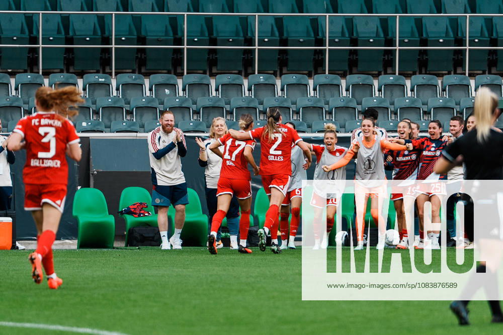 Germany, Soccer: 2026–2027 DFB Women s Cup, First Round: Borussia Mönchengladbach vs. FC Bayern Munich at Borussia Park; Bayern leads 2–1, , cheering, goal, joy, celebrating, fun, emotions, bench, Vanessa Gilles (Bayern Munich), 2, Klara Bühl (Bayern Munich), 17