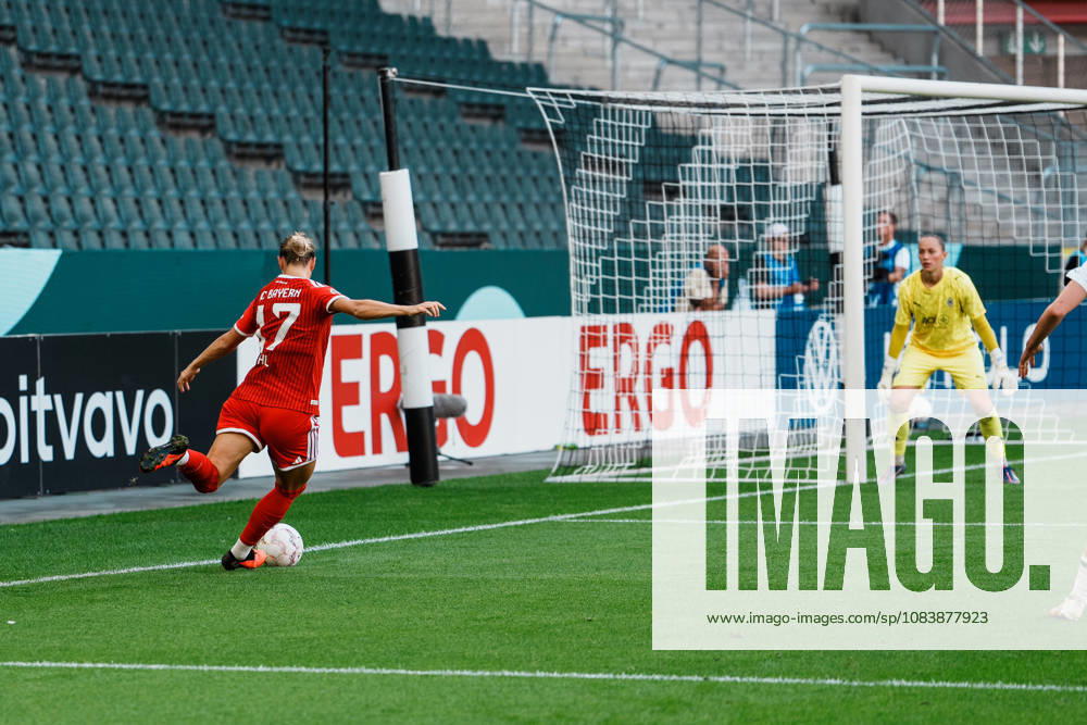 Germany, Soccer: 2026–2027 DFB Women s Cup, First Round: Borussia Mönchengladbach vs. FC Bayern Munich. ista: Borussia Park, attack; cross by Klara Bühl (Bayern Munich), 17; chance for Luisa Palmen (Borussia Mönchengladbach), 23