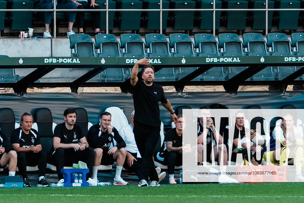 Germany, Soccer: 2026–2027 DFB Women s Cup, First Round: Borussia Mönchengladbach vs. FC Bayern Munich; at Borussia Park; Jonas Spengler, coach of Borussia Mönchengladbach, gesturing in front of the bench, waving and shouting