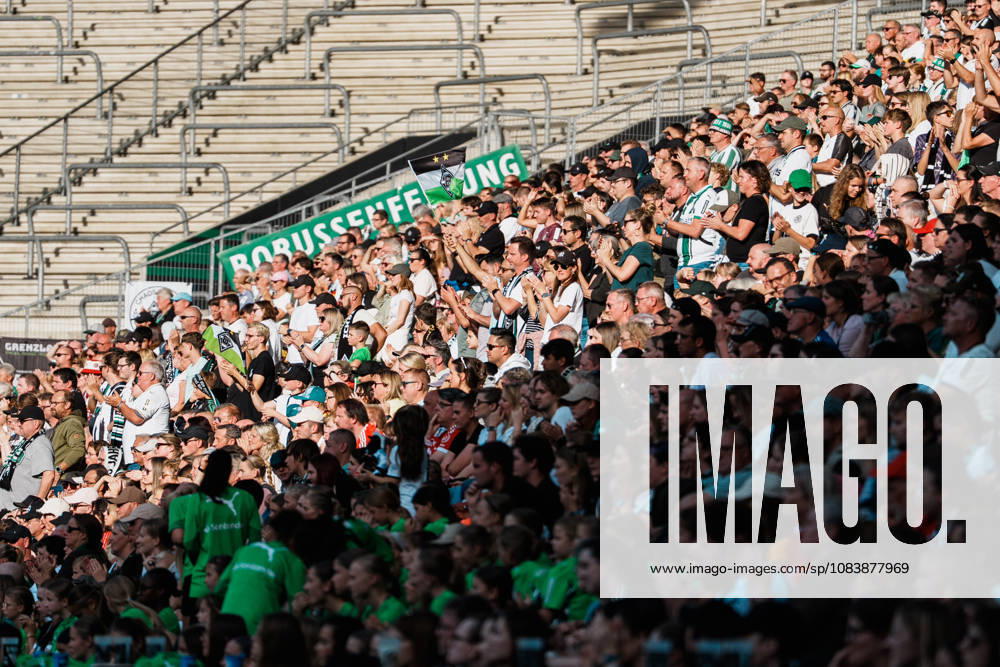 Germany, Soccer: 2026–2027 DFB Women s Cup, First Round: Borussia Mönchengladbach vs. FC Bayern Munich at Borussia Park—Standing ovations from the fans despite the loss, motivation, applause