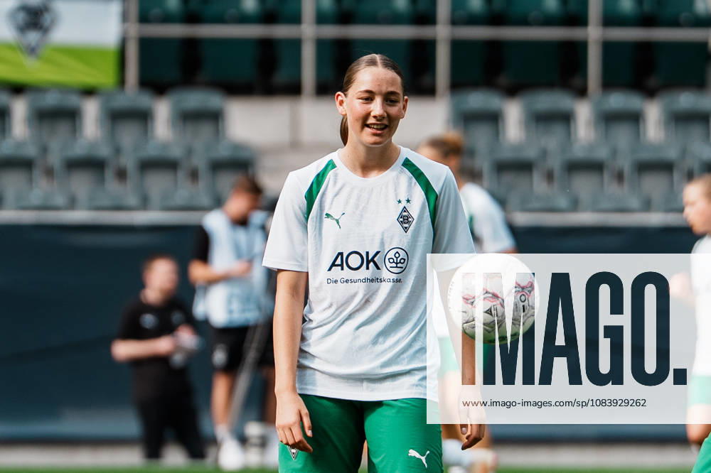 Germany, Soccer, 2026–2027 DFB Women s Cup, Round 1: Borussia Mönchengladbach vs. FC Bayern Munich, ista, Borussia Park, warm-up, pre-game, training, Fiona Itgenshorst (Borussia Mönchengladbach), 6, face, smile, joy