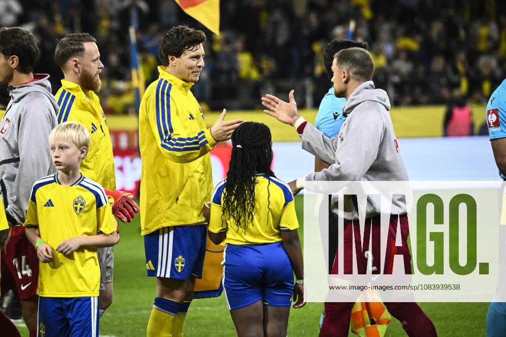 STOCKHOLM, SWEDEN 20260928 Sweden s Victor Nilsson Lindelöf greets Poland s Matty Cash; they are teammates on the English Premier League club Aston Villa, ahead of Monday’s Nations League Group B4 soccer match between Sweden and Poland at Strawberry Arena in Stockholm, Sweden