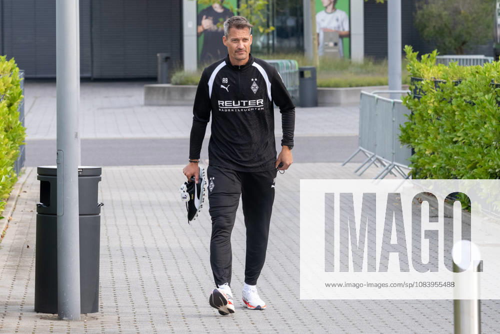 Alexander Blessin, Borussia Mönchengladbach, coach on his way to his first training session with Borussia Mönchengladbach; Public training session, Borussia Mönchengladbach, soccer, Bundesliga, 2026–2027 season, September 29, 2026, public training session for Borussia Mönchengladbach, soccer, Bundesliga, 2026–2027 season, September 29, 2026, Mönchengladbach