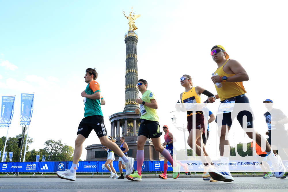 Marathon, Track and Field, GER DEU, Berlin, Germany, Runners at the Victory Column nordphoto GmbH Engler Berlin Berlin Berlin Germany