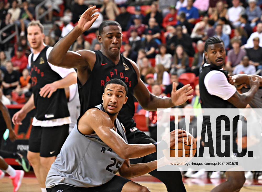 Toronto Raptors Nimari Burnett, front, protects the ball from Trey Jemison III battle during NBA, Basketball Herren, USA basketball training camp action in Quebec City, Thursday, Oct. 1, 2026. Canada News - October 1, 2026 - ZUMAc35_ 20261001_zaf_c35_073