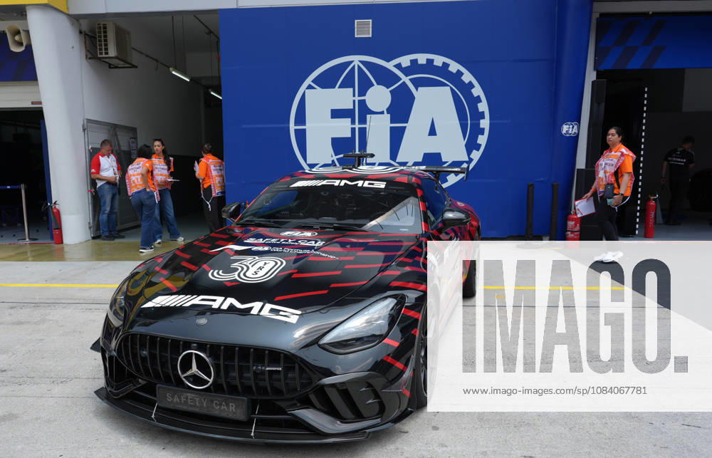Sepang International Circuit, Kuala Lumpur, 2026 Formula 1 Gulf Air Bahrain Grand Prix, The AMG Mercedes Safety Car. Photo by Hasan Bratic, DeFodi Images