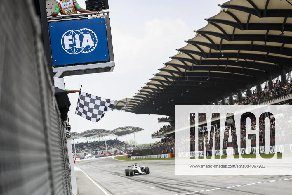 F1 - BAHRAIN GRAND PRIX IN MALAYSIA 2026 FIA checkered flag, drapeau marshall, commissaire de piste, marshal, marshalls, marshals during the 2026 Formula 1 Bahrain Grand Prix in Malaysia, 16th round of the 2026 Formula One World Championship, WM, Weltmeisterschaft from October 2 to 4, 2026 on the Sepang International Circuit, in Sepang, Malaysia - SepangMalaysia