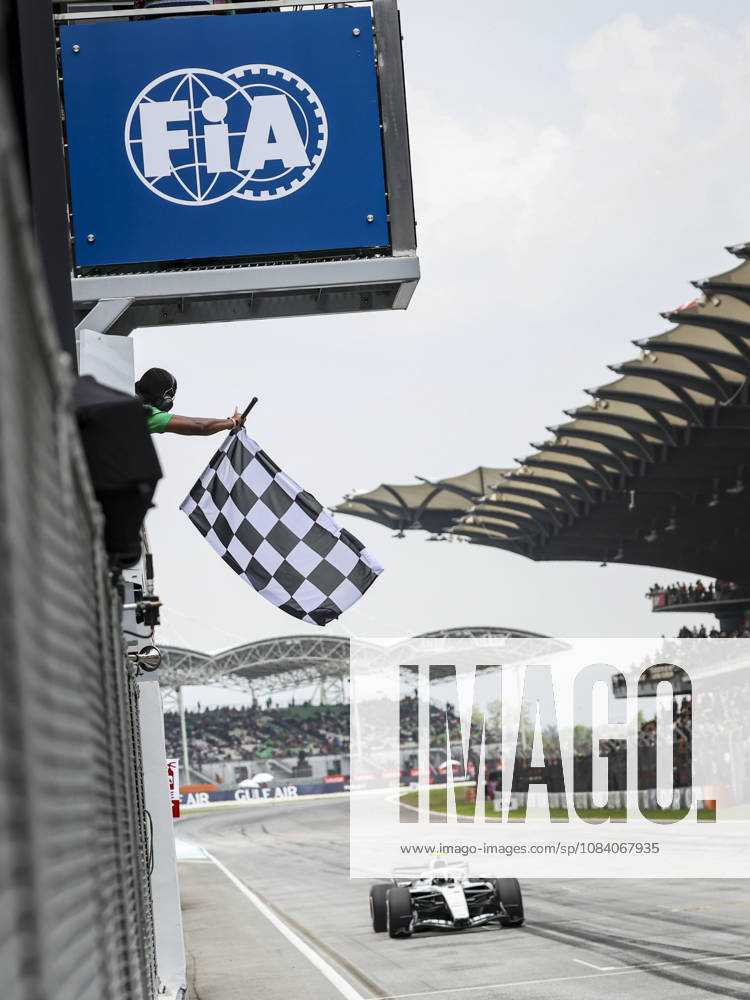 F1 - BAHRAIN GRAND PRIX IN MALAYSIA 2026 FIA checkered flag, drapeau marshall, commissaire de piste, marshal, marshalls, marshals during the 2026 Formula 1 Bahrain Grand Prix in Malaysia, 16th round of the 2026 Formula One World Championship, WM, Weltmeisterschaft from October 2 to 4, 2026 on the Sepang International Circuit, in Sepang, Malaysia - SepangMalaysia