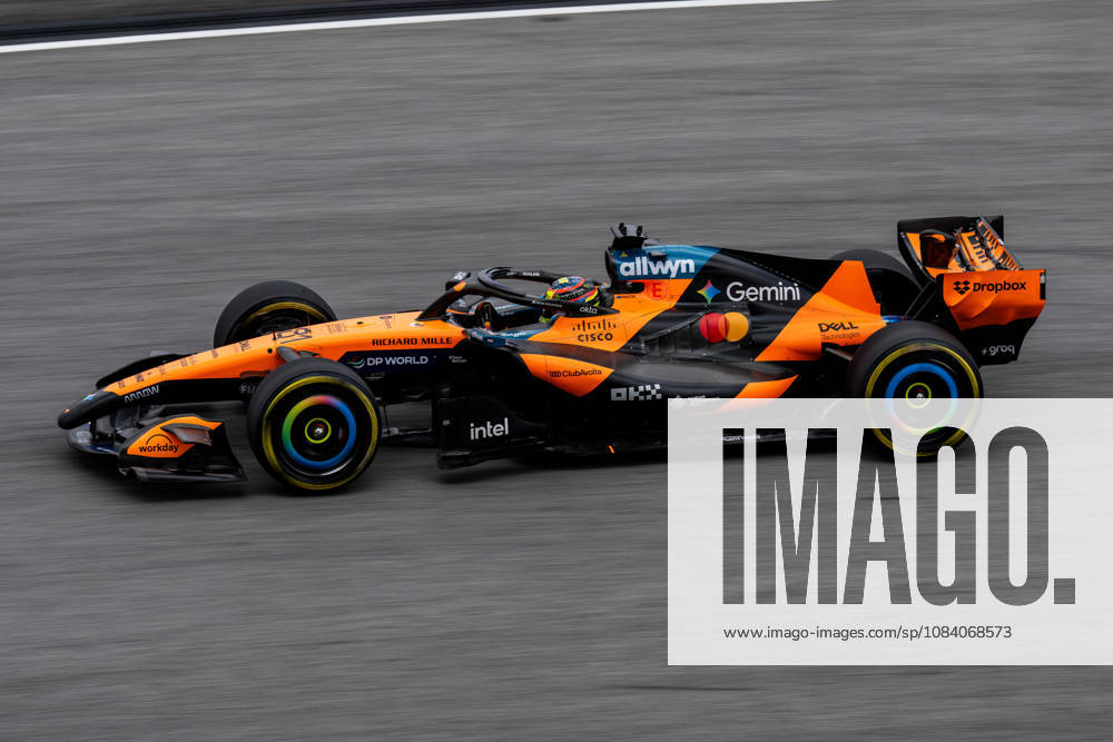F1 - BAHRAIN GRAND PRIX IN MALAYSIA 2026 81 PIASTRI Oscar (aus), McLaren F1 Team MCL40, action during the 2026 Formula 1 Bahrain Grand Prix in Malaysia, 16th round of the 2026 Formula One World Championship, WM, Weltmeisterschaft from October 2 to 4, 2026 on the Sepang International Circuit, in Sepang, Malaysia - SepangMalaysia