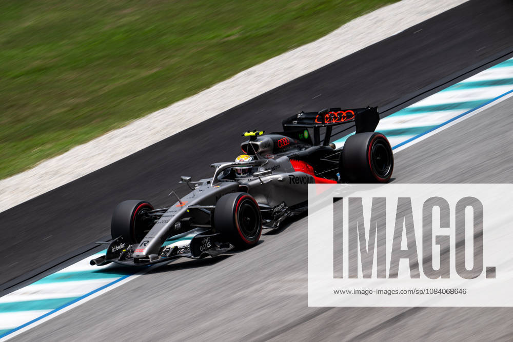 F1 - BAHRAIN GRAND PRIX IN MALAYSIA 2026 05 BORTOLETO Gabriel (bra), Audi F1 Team R26, action during the 2026 Formula 1 Bahrain Grand Prix in Malaysia, 16th round of the 2026 Formula One World Championship, WM, Weltmeisterschaft from October 2 to 4, 2026 on the Sepang International Circuit, in Sepang, Malaysia - SepangMalaysia