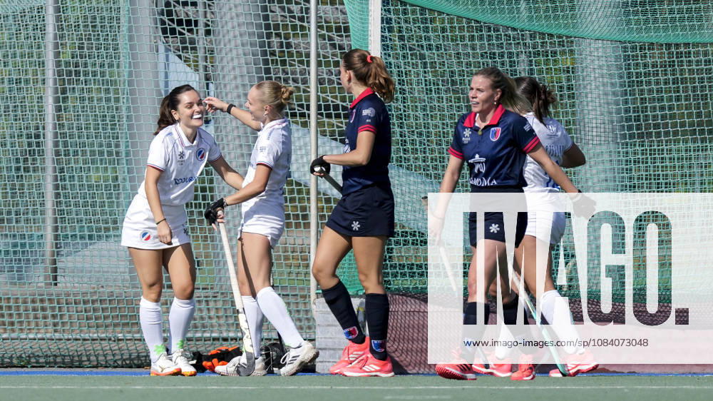 From left: Goal scorer Fiona Felber (MHC), 6, Hannah Reichert (MHC), 22, and players from Mannheimer HC (MHC) celebrate the 1-0 goal, Celebration, goal celebration, goal scored, celebrating the goal, goal, celebration, celebrating the goal, joy, happiness, happy, optimistic, positive, game scene, highlight, action, 03 10 2026, Mannheim, Germany, hockey, 1st Bundesliga, women’s, Mannheim HC, Berlin HC