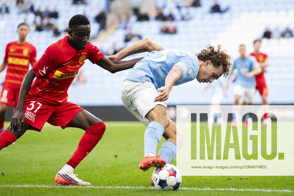 Anton Höög of Malmö FF and Lamine Sadio of FC Nordsjälland during the friendly match between Malmö FF and FC Nordsjälland on October 3, 2026 in Malmö. Photo by Avdo Bilkanovic, BILDBYRAN COP 115 AB0391. soccer, football, fotball, practice match, friendly match, Malmö FF, FC Nordsjälland, bbeng