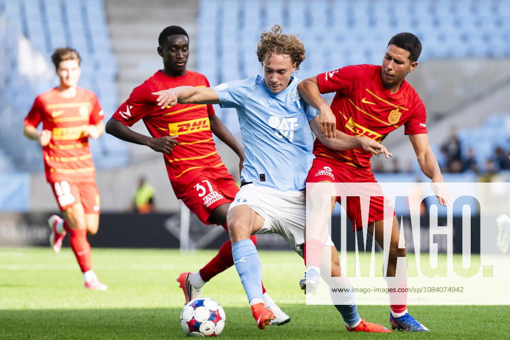 Anton Höög of Malmö FF between Lamine Sadio and Nicklas Rojkjaer of FC Nordsjælland during the friendly match between Malmö FF and FC Nordsjælland on October 3, 2026 in Malmö. Photo by Avdo Bilkanovic, BILDBYRAN COP 115 AB0391. soccer, football, fotball, practice match, friendly match, Malmö FF, FC Nordsjälland, bbeng