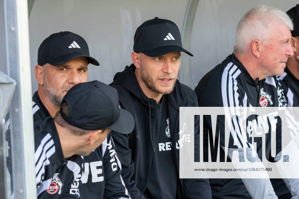 Rene Wagner, 1. FC Köln, coach surrounded by his team; FC Viktoria Köln vs. FC Hansa Rostock, soccer, 3. Liga, Matchday 5, 2026–2027 season, September 11, 2026 DFL DFB regulations prohibit any use of photographs as image sequences and or quasi-video FC Viktoria Cologne vs. FC Hansa Rostock, soccer, 3rd Division, Matchday 5, 2026–2027 season, September 11, 2026, Cologne