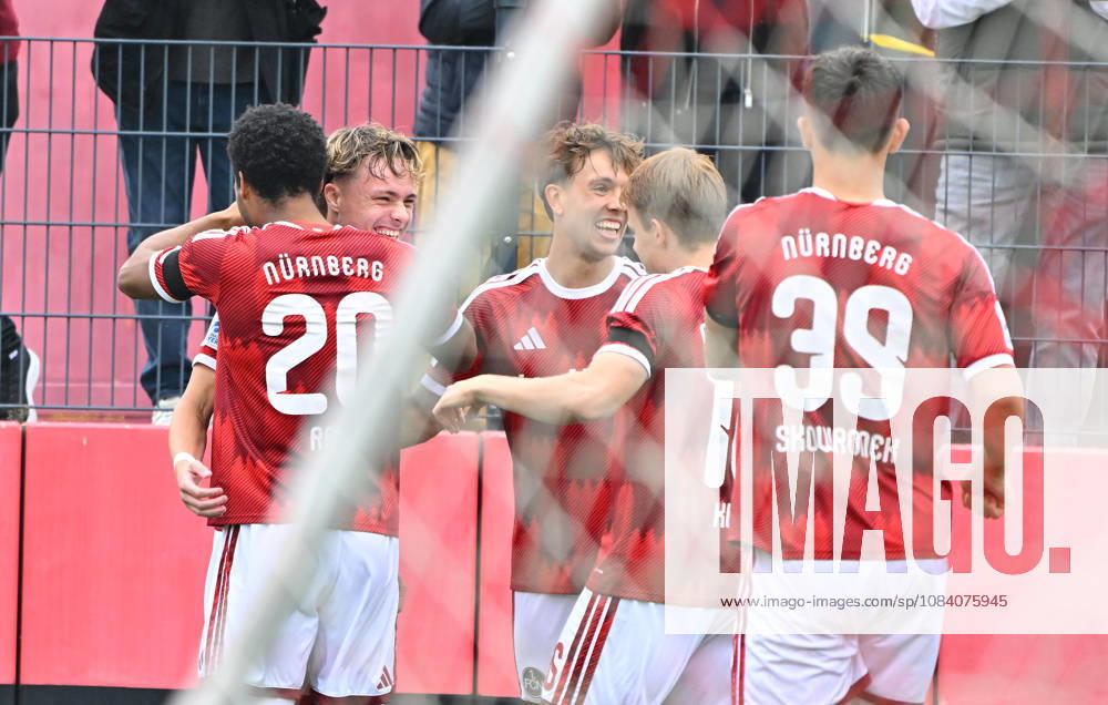 Soccer Season 2025–2026 Bavarian Regional League Matchday 12 1. FC Nürnberg II (FCN) vs. FC Augsburg 2 (FCA) MeZi Goal celebration Cheering Joy after a goal Goal Shot on goal to 1–0 by Luca Horst 42, 1 FC Nuremberg FCN II