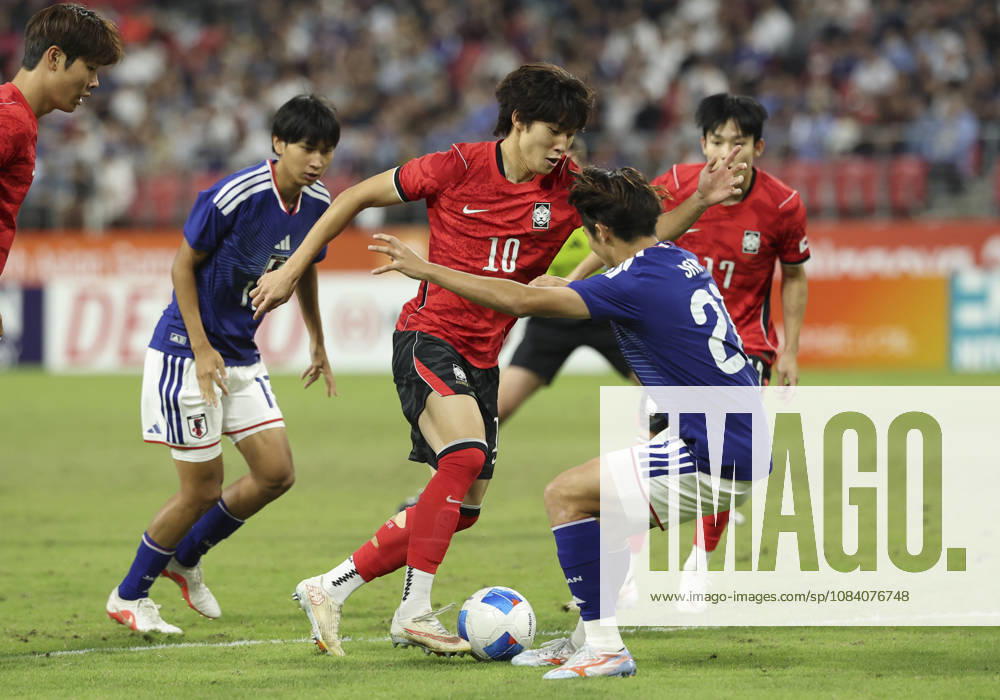 (261003) -- TOYOTA, Oct. 3, 2026 -- Bae Junho (C) of South Korea competes during the men s final match of football between South Korea and Japan at 20th Asian Games Aichi-Nagoya 2026 in Toyota of Aichi Prefecture, Japan, Oct. 3, 2026. ) (SP)JAPAN-TOYOTA-ASIAN GAMES-FOOTBALL-MEN S FINAL-KOR VS JPN JiaxHaocheng