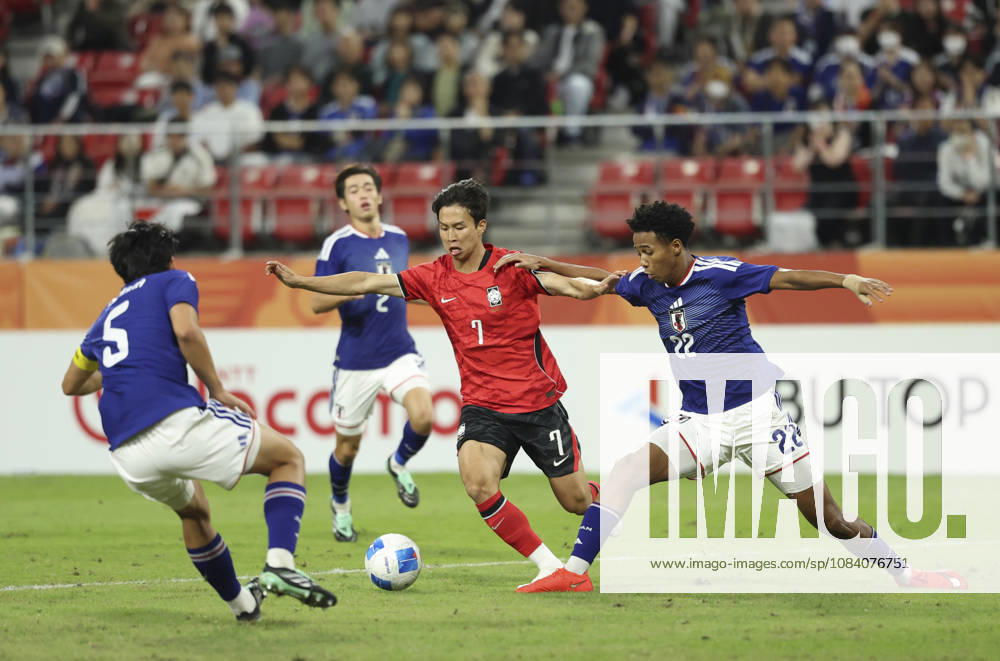 (261003) -- TOYOTA, Oct. 3, 2026 -- Eom Jisung (2nd R) of South Korean competes during the men s final match of football between South Korea and Japan at 20th Asian Games Aichi-Nagoya 2026 in Toyota of Aichi Prefecture, Japan, Oct. 3, 2026. ) (SP)JAPAN-TOYOTA-ASIAN GAMES-FOOTBALL-MEN S FINAL-KOR VS JPN JiaxHaocheng