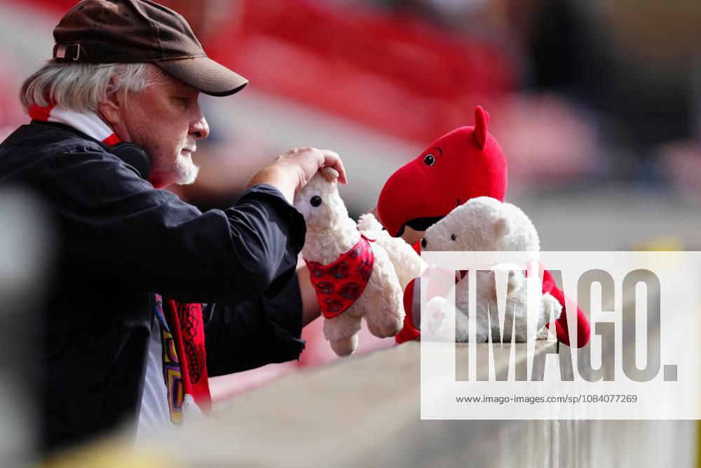 A Leyton Orient fan arrnges his soft toys Leyton Orient v Plymouth Argyle, EFL Sky Bet League One, Football, BetWright Stadium, London, UK - 03 Oct 2026London BetWright Stadium United Kingdom