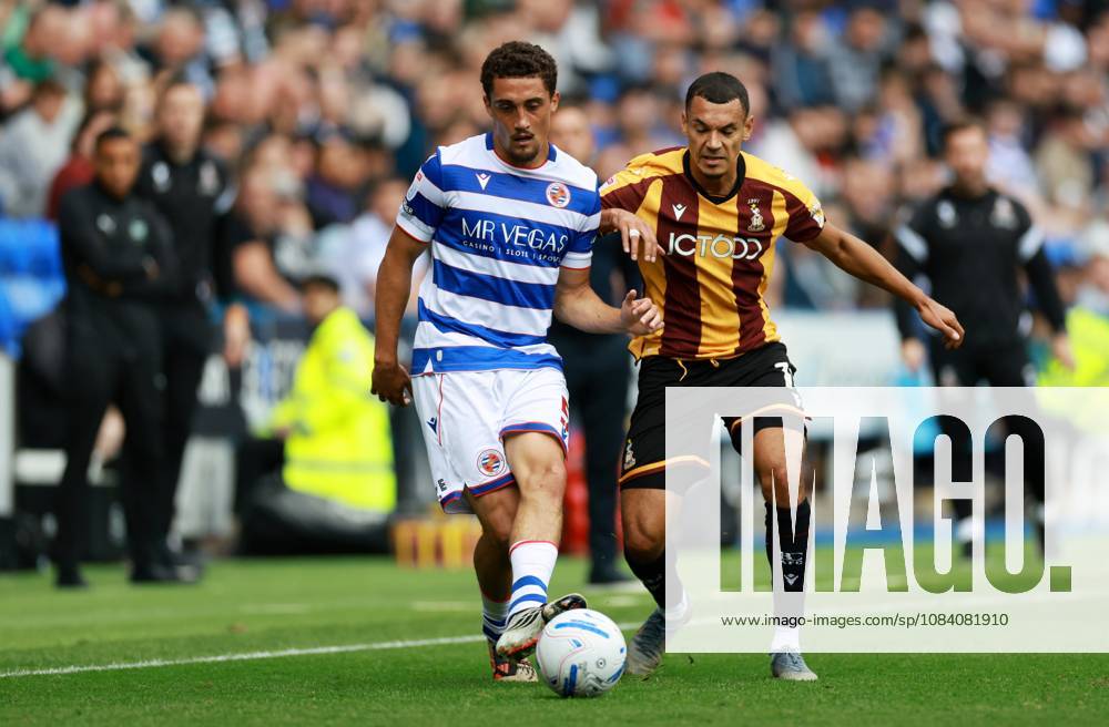 Haydon Roberts of Reading and Kayden Jackson of Bradford City. Reading v Bradford City, EFL Sky Bet League One, Football, Select Car Leasing Stadium, Reading, UK - 03 Oct 2026Reading Select Car Leasing Stadium United Kingdom