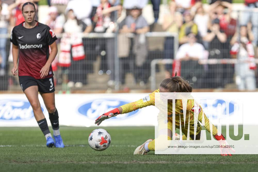 Goalkeeper Anna Reimann of SC Freiburg in action, on the ball, making a solo play during the Women s Bundesliga match between 1 FC Köln and SC Freiburg, Franz Kremer Stadium on October 3, 2026, in Cologne, Germany. Photo by Oliver Kaelke, DeFodi Images. Goalkeeper Anna Reimann of SC Freiburg controls the ball during the Bundesliga match between 1 FC Cologne and SC Freiburg at Franz Kremer Stadium on October 3, 2026 in Cologne, Germany. Photo by Oliver Kaelke, DeFodi Images. DFB and DFL regulations prohibit any use of photographs as image sequences and or quasi-video. Photo by Oliver Kaelke, DeFodi Images.
