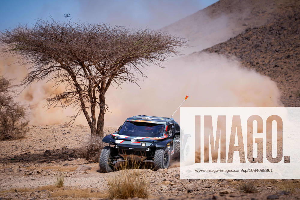 W2RC - RALLYE DU MAROC 2026 219 LOEB Sébastien (fra), BOULANGER Edouard (fra), Dacia Sandrider, The Dacia Sandriders, FIA W2RC, ULT T1+, action, during the Stage 5 of the Rallye du Maroc 2026, 4th round of the 2026 WR2C Championship from October 3, 2026 around Zagora, Morocco - AgadirMorocco