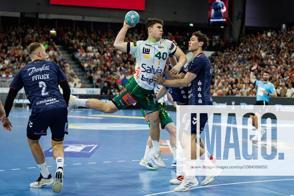 Opel HBL SG Flensburg Handewitt vs. FRISCH AUF Göppingen, October 3, 2026: Elias Newel (No. 40), Frisch Auf Göppingen, vs. Niclas Kirkelokke (No. 05), SG Flensburg Handewitt Opel HBL SG Flensburg Handewitt vs. FRISCH AUF Göppingen, GGW Arena on October 3, 2026
