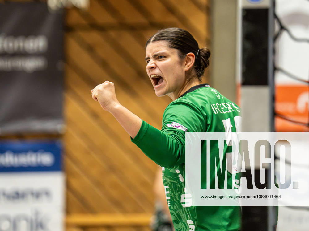 Kerstin Sander of SG Nürtingen Zizishausen, 53, cheers loudly after a save, SG Nürtingen Zizishausen vs. Frisch Auf Göppingen, handball, DHB Cup, 2026–2027 season, October 3, 2026, SG Nürtingen Zizishausen vs. Frisch Auf Göppingen, Handball, DHB Cup, 2026–2027 season, October 3, 2026, Nürtingen