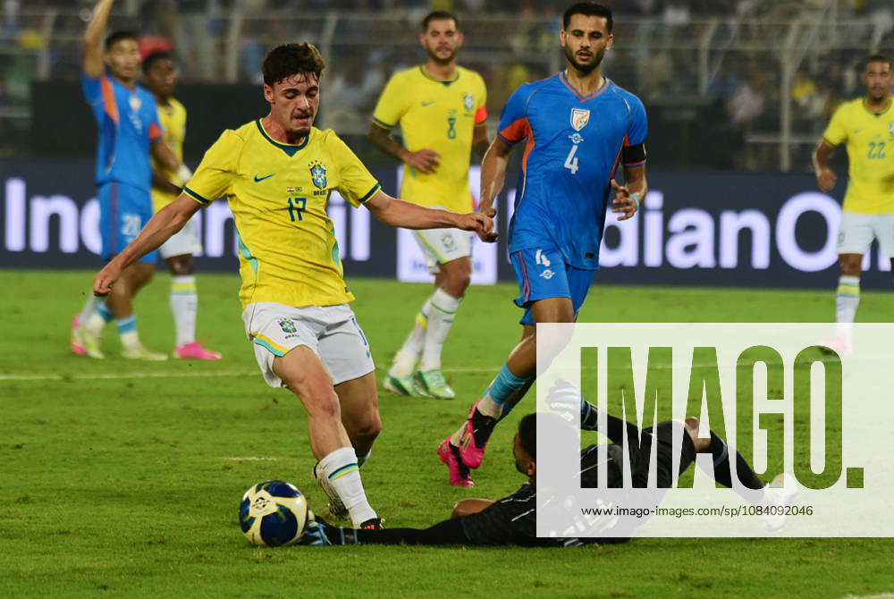 International Friendly, Länderspiel, Nationalmannschaft football match between India and Brazil Kolkata, Oct 03 (ANI): Brazil and Indian footballers in action during the international friendly football match between India and Brazil at Salt Lake Stadium, in Kolkata on Saturday. Kolkata West Bengal India
