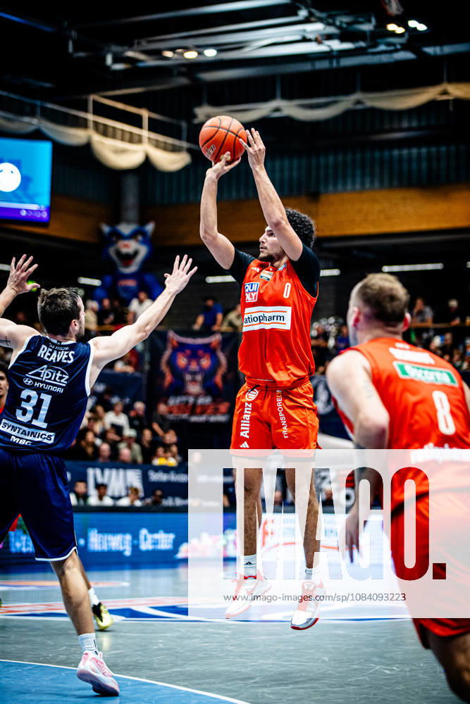 BB 1BL Men s Syntainics MBC vs. Ratiopharm Ulm: Adam Atamna of Ratiopharm Ulm during the 2026–2027 season in the 1 EasyCredit Bundesliga on Matchday 4 between Syntainics MBC and Ratiopharm Ulm at the Stadthalle Weissenfels on October 3 October 2026 in Weissenfels, Saxony-Anhalt, Germany