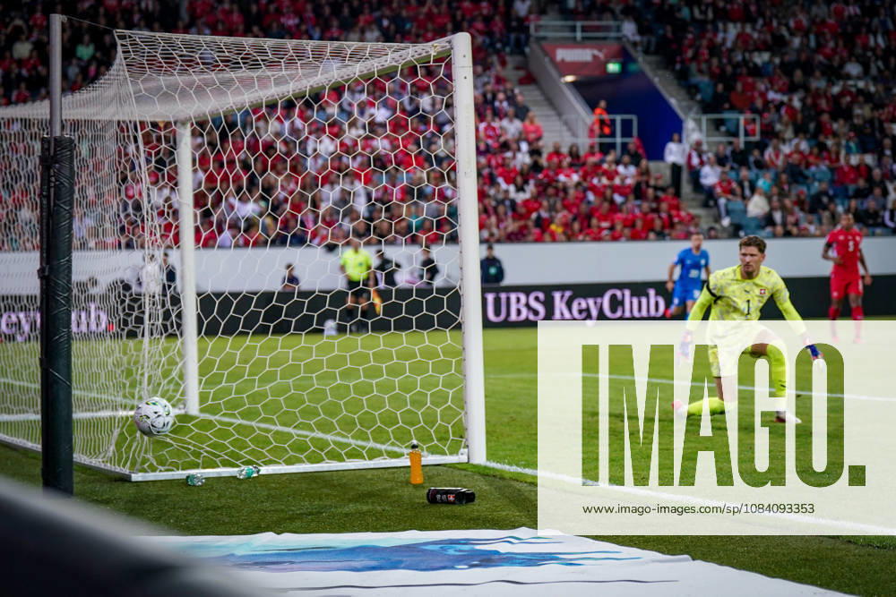 Soccer: UEFA Nations League 2026–2027, Matchday 3: Switzerland vs. Slovenia at Thermoplan Arena Lucerne. Goal and celebration following the 0–1 score by Zan Vipotnik (Slovenia); 18 Gregor Kobel (Switzerland) can only watch the ball go by.
