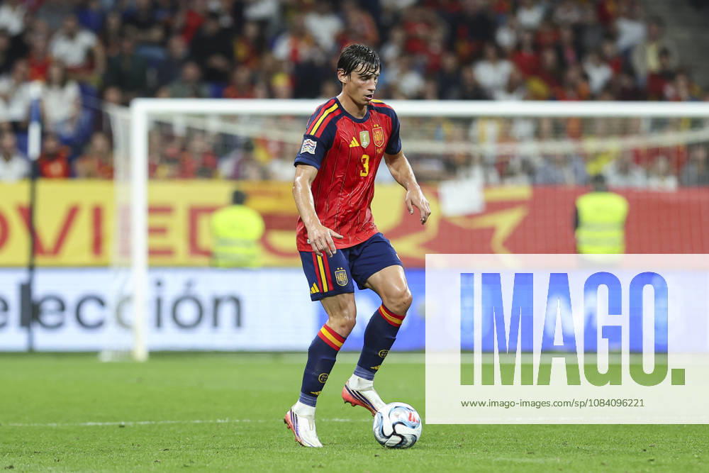 Robin Le Normand of Spain controls the ball during the UEFA Nations League 2026 27 group phase match between Spain and Czech Republic at Carlos Tartiere stadium on October 03, 2026, in Oviedo, Spain. Oviedo Spain - ZUMAa181 20261003_zaa_a181_092