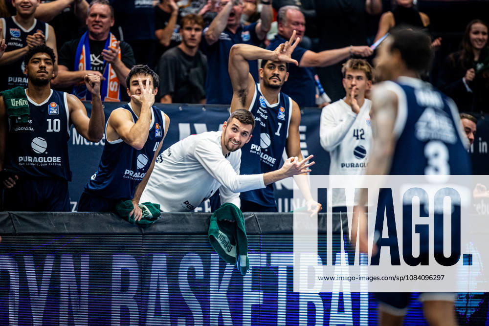 BB 1BL Men s Syntainics MBC vs. Ratiopharm Ulm: Celebrations on the bench during the 2026–2027 season in the 1st EasyCredit Bundesliga on Matchday 4 between Syntainics MBC and Ratiopharm Ulm at the Stadthalle in Weissenfels on October 3, 2026 in Weissenfels, Saxony-Anhalt, Germany